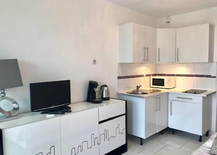 82, Heliopolis Fgh Au Village Naturiste Agde